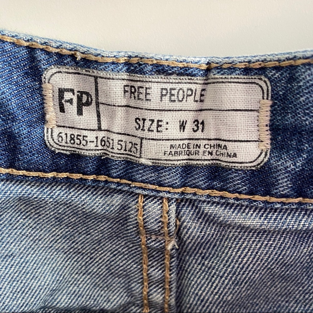 🌟 Free People Distressed Denim Shorts - Dark Wash - Picture 8 of 10